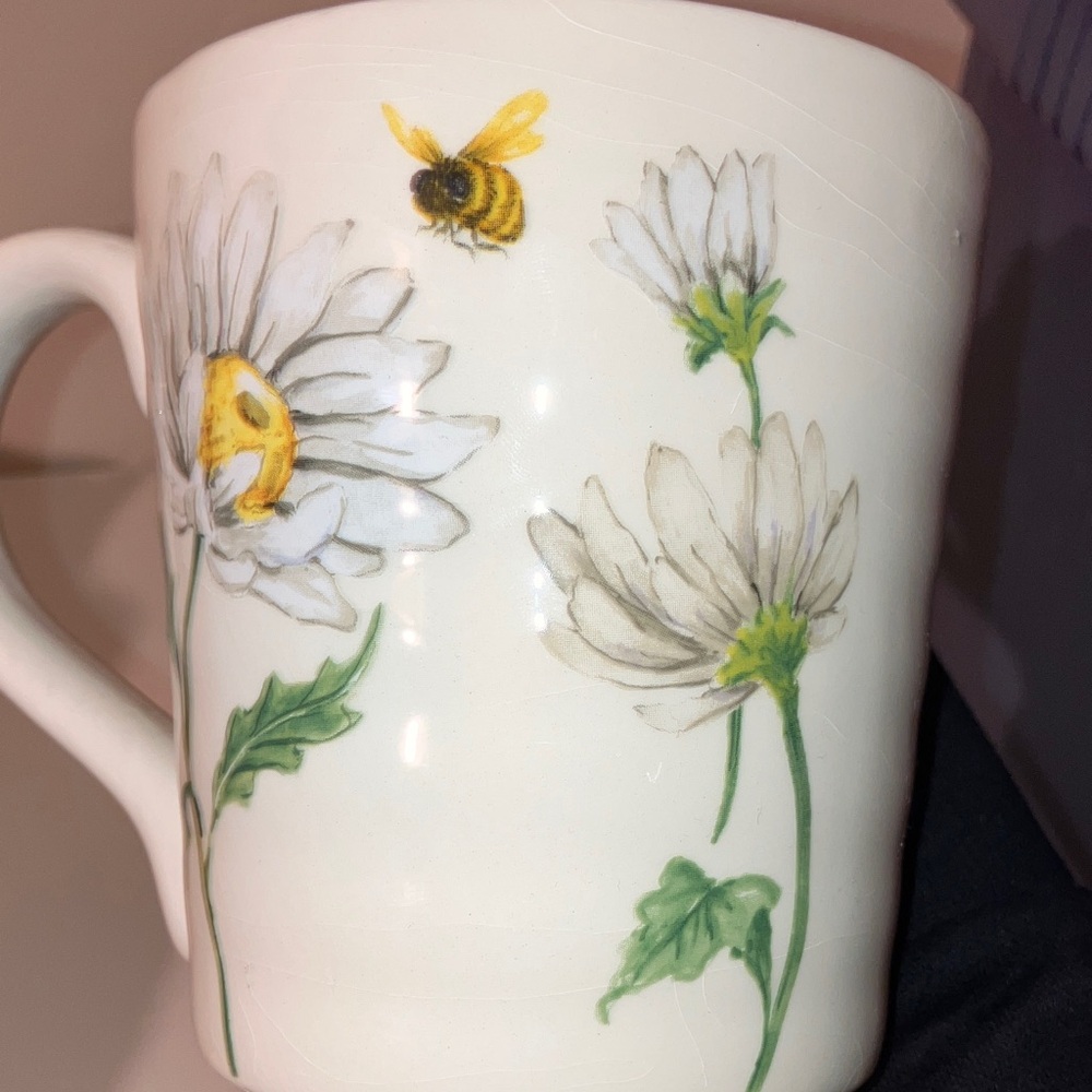 Floral Charm Ceramic Mugs - White and Yellow - Picture 4 of 6